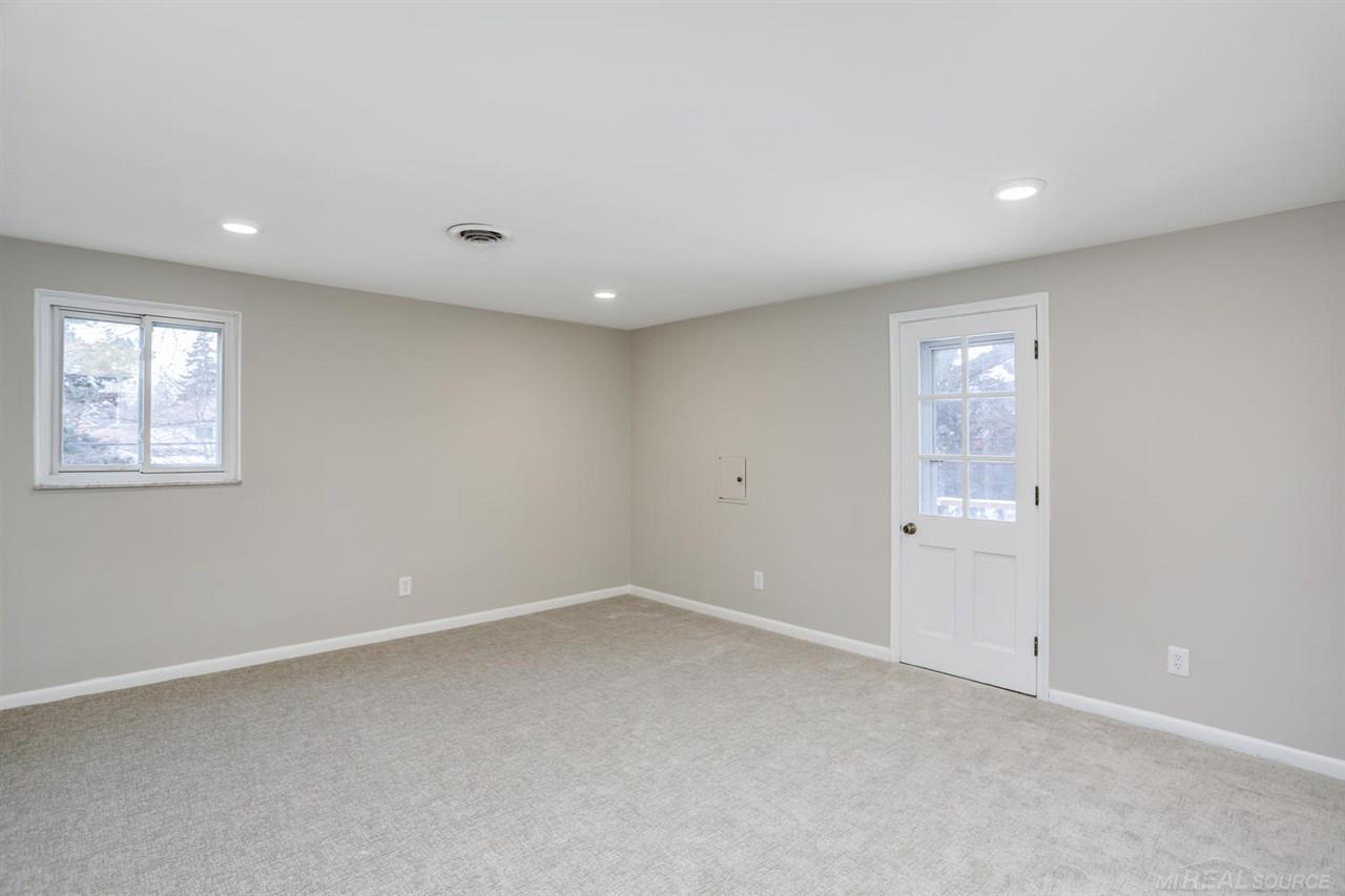 925 Ballantyne Road Grosse Pointe Shores, MI 48236 - Photo 24 of 32
