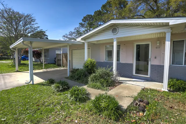 $269,000 | 607 Hollywood Boulevard East, Mary Esther, FL 32569