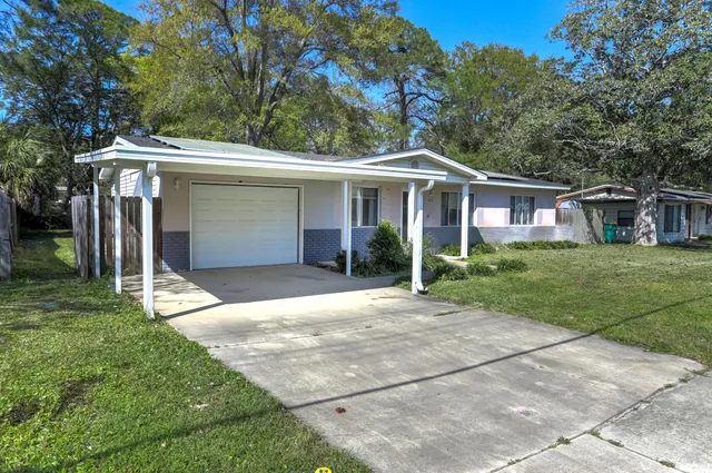 $269,000 | 607 Hollywood Boulevard East, Mary Esther, FL 32569