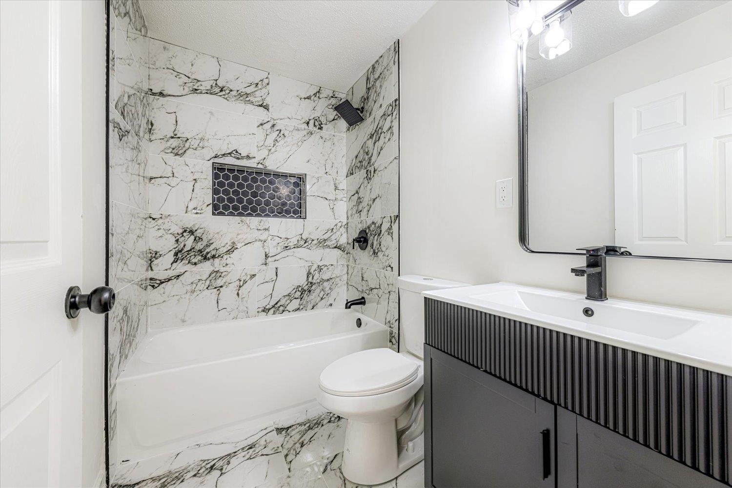 3148 Beaver Road Munford, TN 38058 - Photo 20 of 26 a bathroom with a toilet sink and bathtub