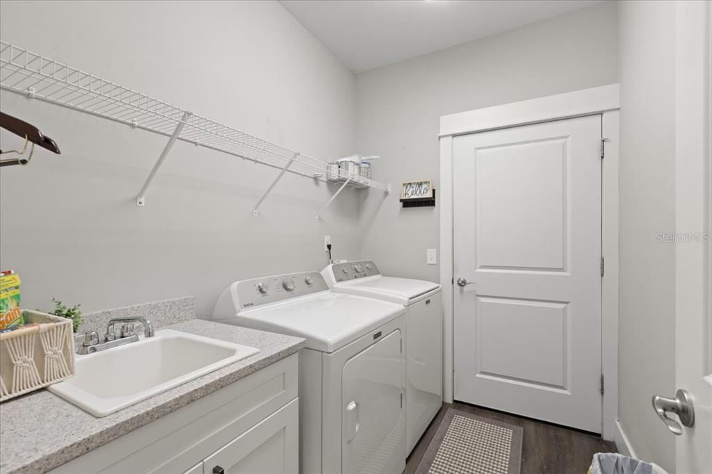 335 Southwest Arrowbend Drive Lake City, FL 32024 - Photo 23 of 50 a utility room with dryer and washer