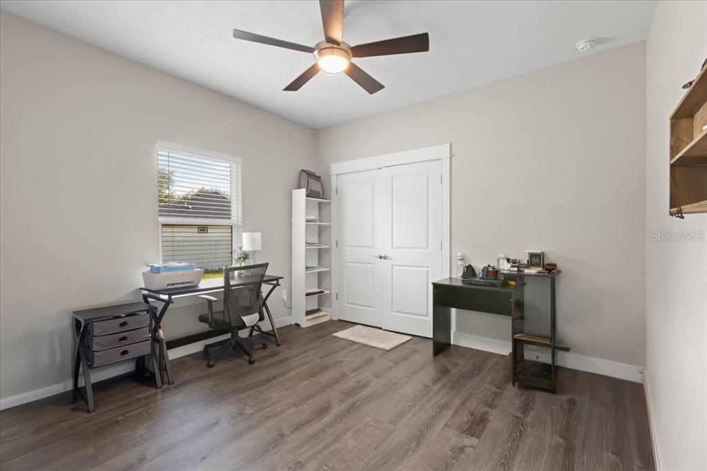 335 Southwest Arrowbend Drive Lake City, FL 32024 - Photo 33 of 50 a living room with furniture and a wooden floor