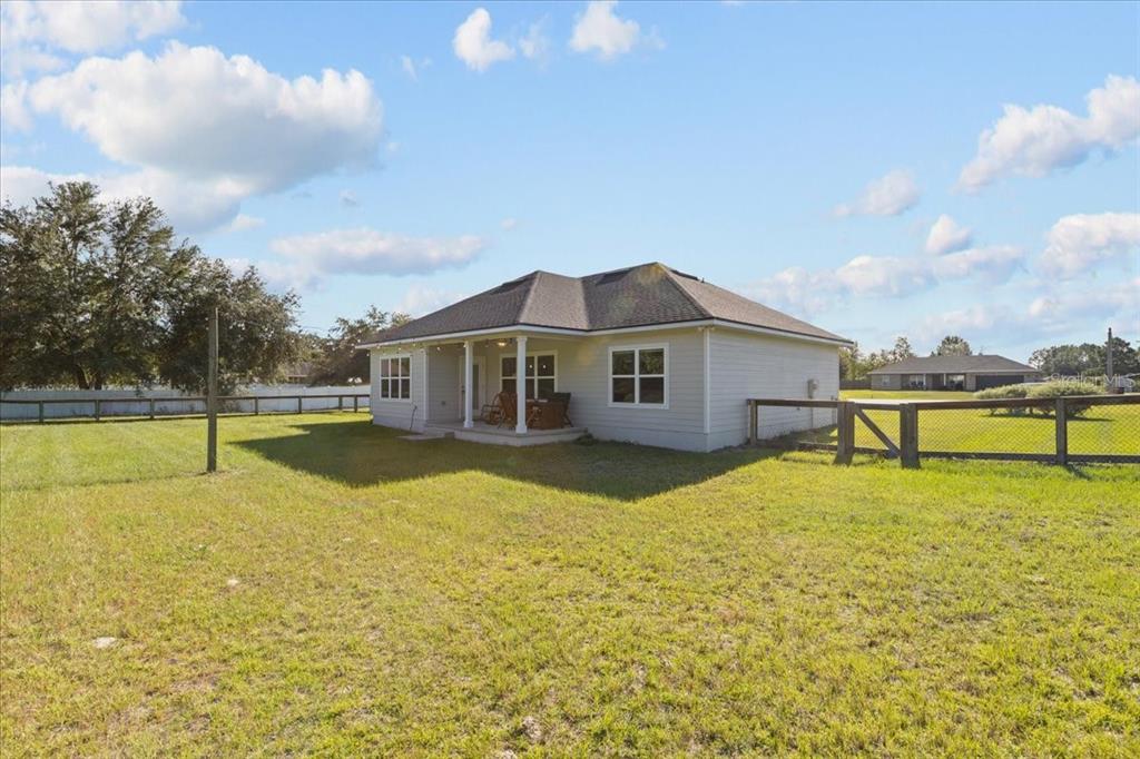335 Southwest Arrowbend Drive Lake City, FL 32024 - Photo 46 of 50 a house with swimming pool in front of it