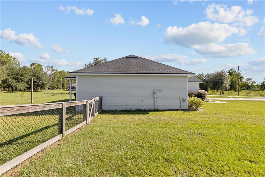 335 Southwest Arrowbend Drive Lake City, FL 32024 - Photo 6 of 50 a view of a house with a backyard