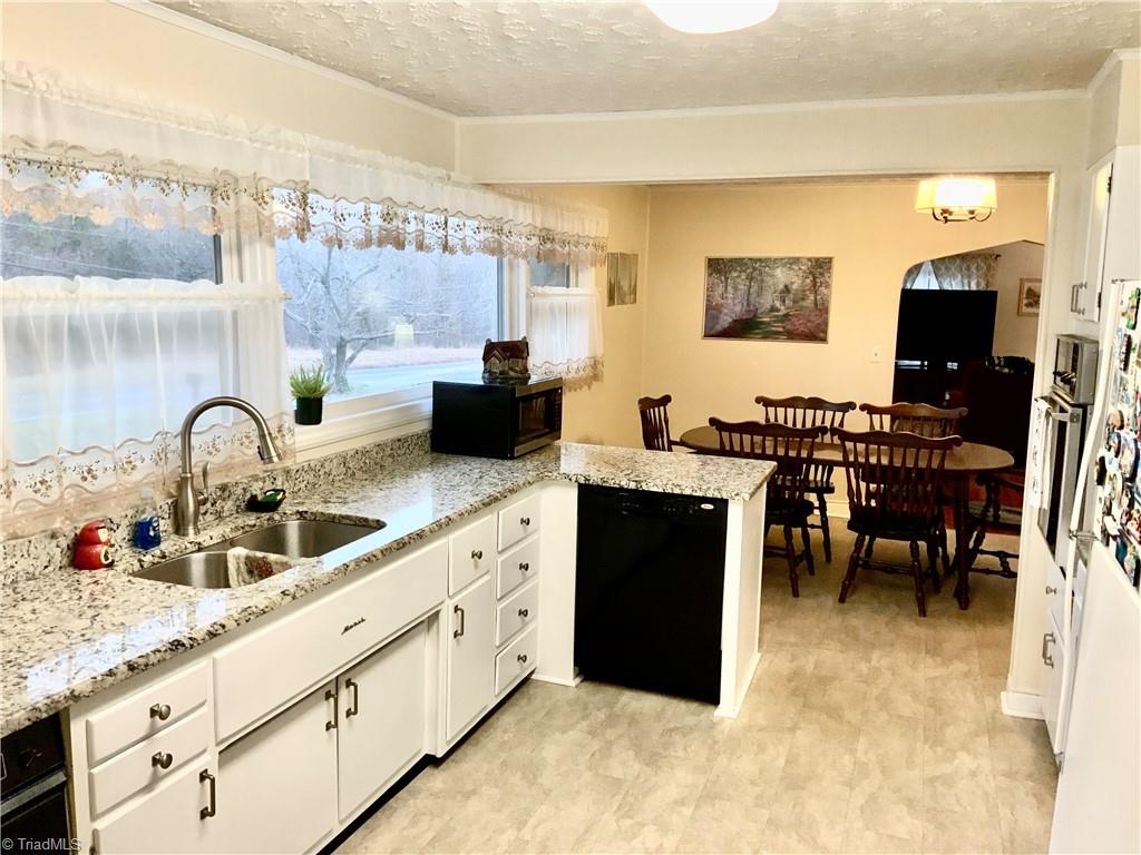 4702 Archdale Road Trinity, NC 27370 - Photo 5 of 18 Kitchen area