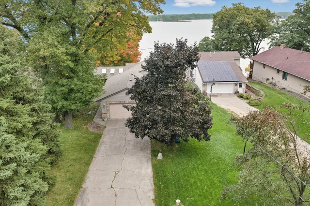 $875,000 | 8580 215th Street North, Forest Lake, MN 55025