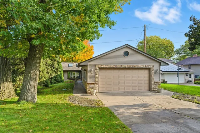 $875,000 | 8580 215th Street North, Forest Lake, MN 55025