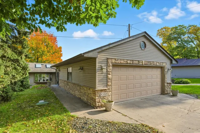 $875,000 | 8580 215th Street North, Forest Lake, MN 55025