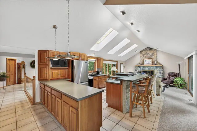 $875,000 | 8580 215th Street North, Forest Lake, MN 55025