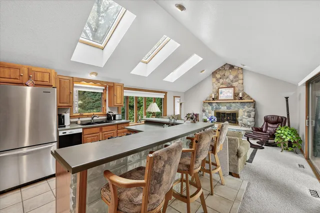 $875,000 | 8580 215th Street North, Forest Lake, MN 55025