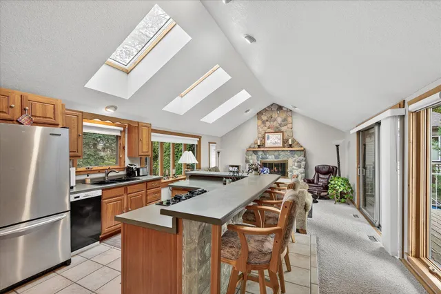 $875,000 | 8580 215th Street North, Forest Lake, MN 55025