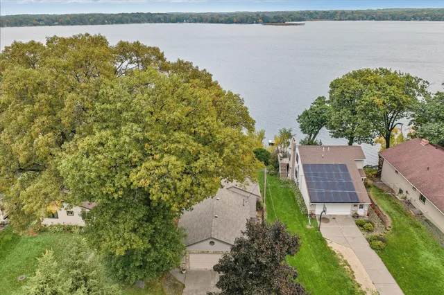 $875,000 | 8580 215th Street North, Forest Lake, MN 55025