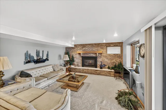 $875,000 | 8580 215th Street North, Forest Lake, MN 55025