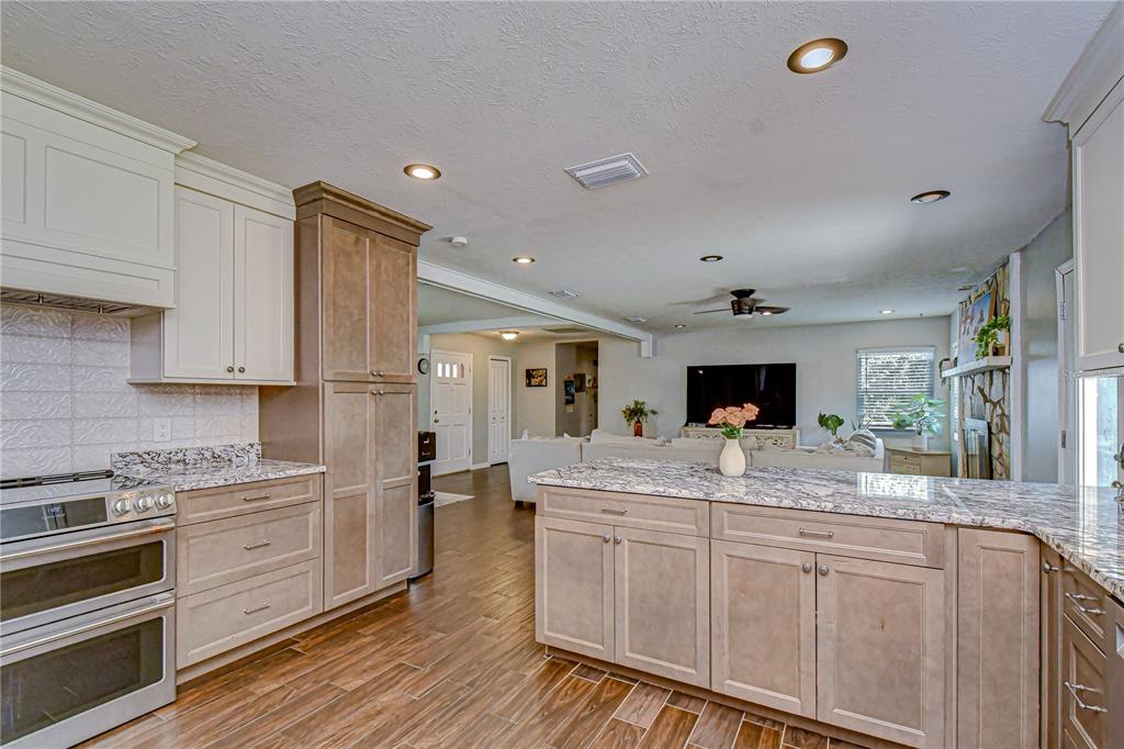 1419 Seffner Valrico Road Valrico, FL 33594 - Photo 17 of 32 Gallery Image 17