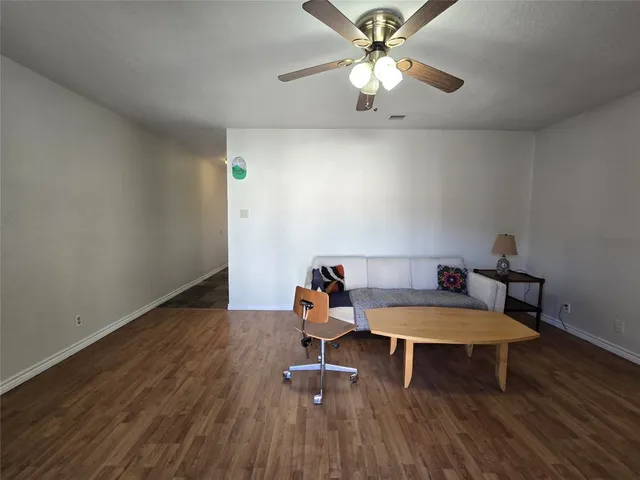 $1,250 | 2600 Penny Lane, Unit 212, Austin, TX 78757