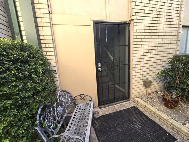 $1,250 | 2600 Penny Lane, Unit 212, Austin, TX 78757