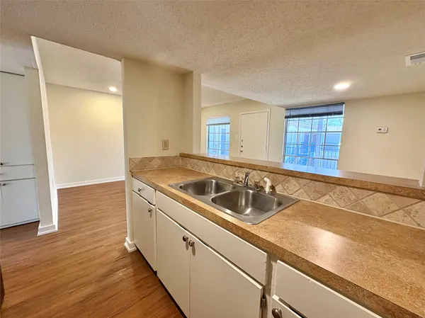 $975 | 4709 Harmon Avenue, Unit 419, Austin, TX 78751
