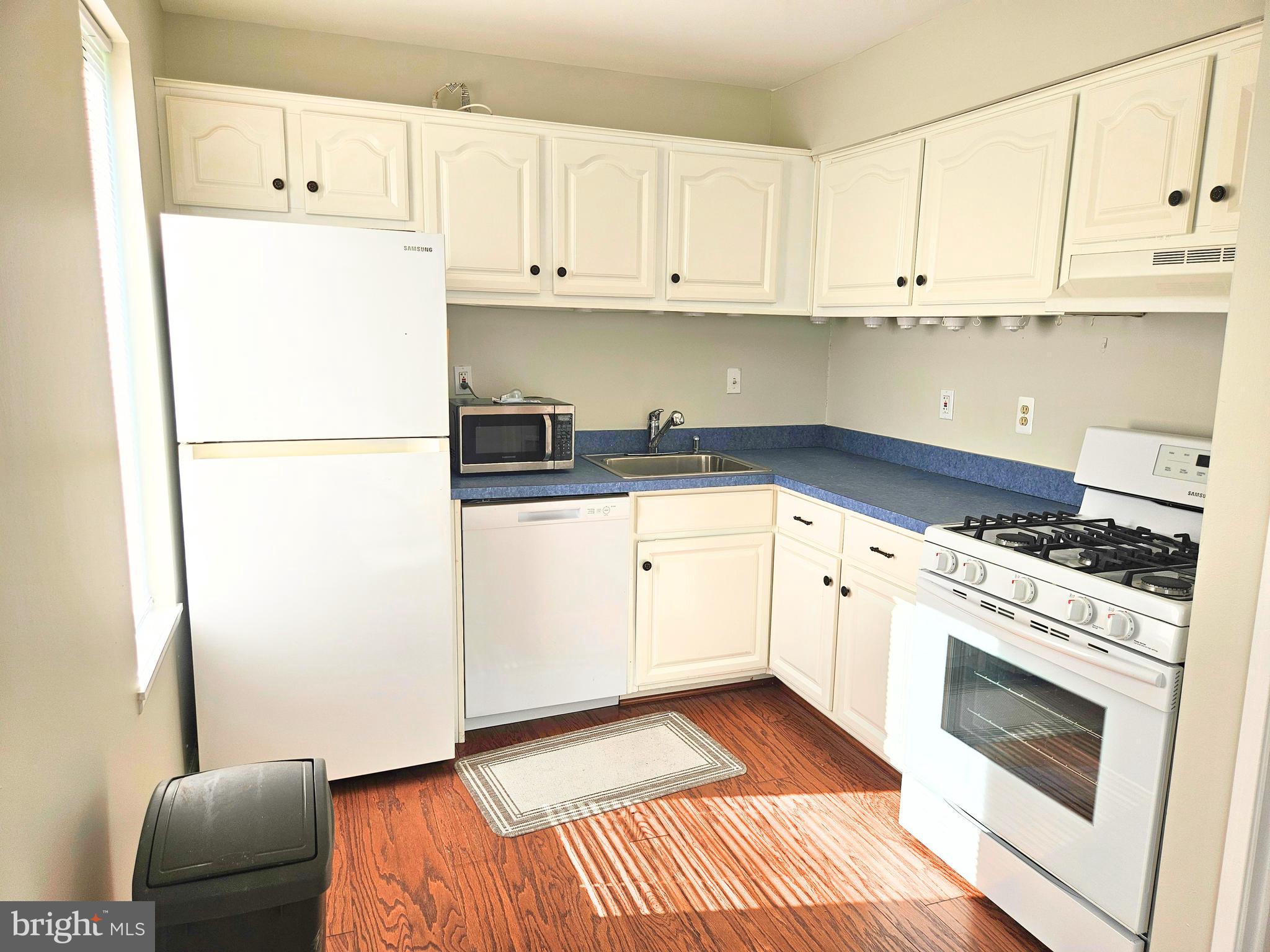 9653 White Acre Road, Unit B3 Columbia, MD 21045 - Photo 9 of 14 Kitchen
