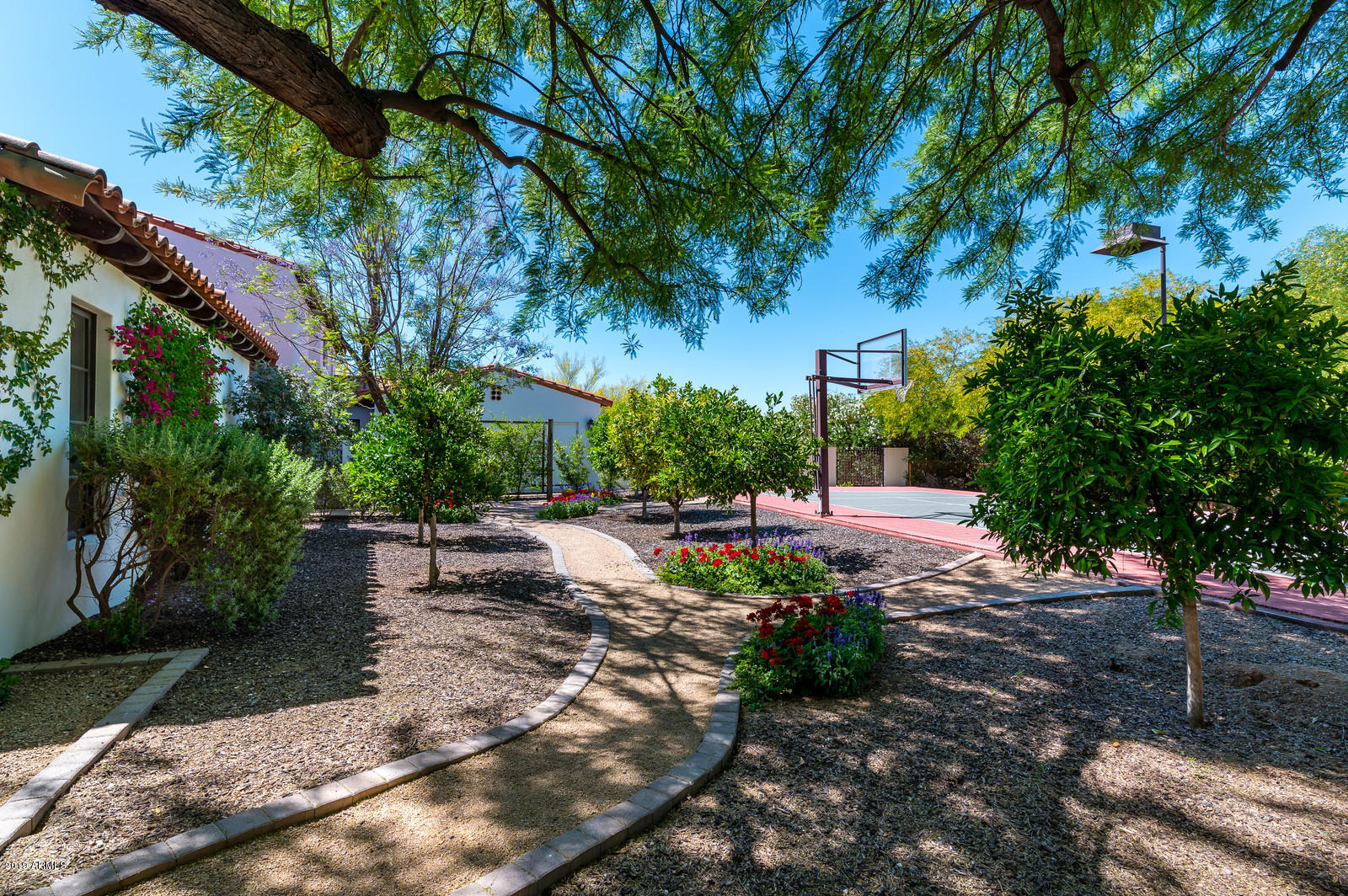 5110 East Roadrunner Road Paradise Valley, AZ 85253 - Photo 43 of 50 Walking path