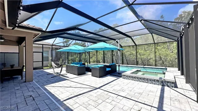 a wooden bench sitting on top of a building
