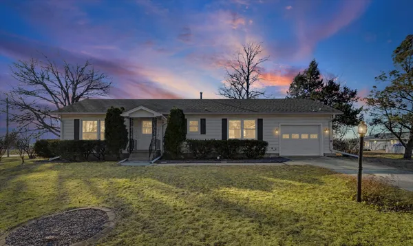 $105,000 | 401 Oak Drive, Roberts, IL 60962