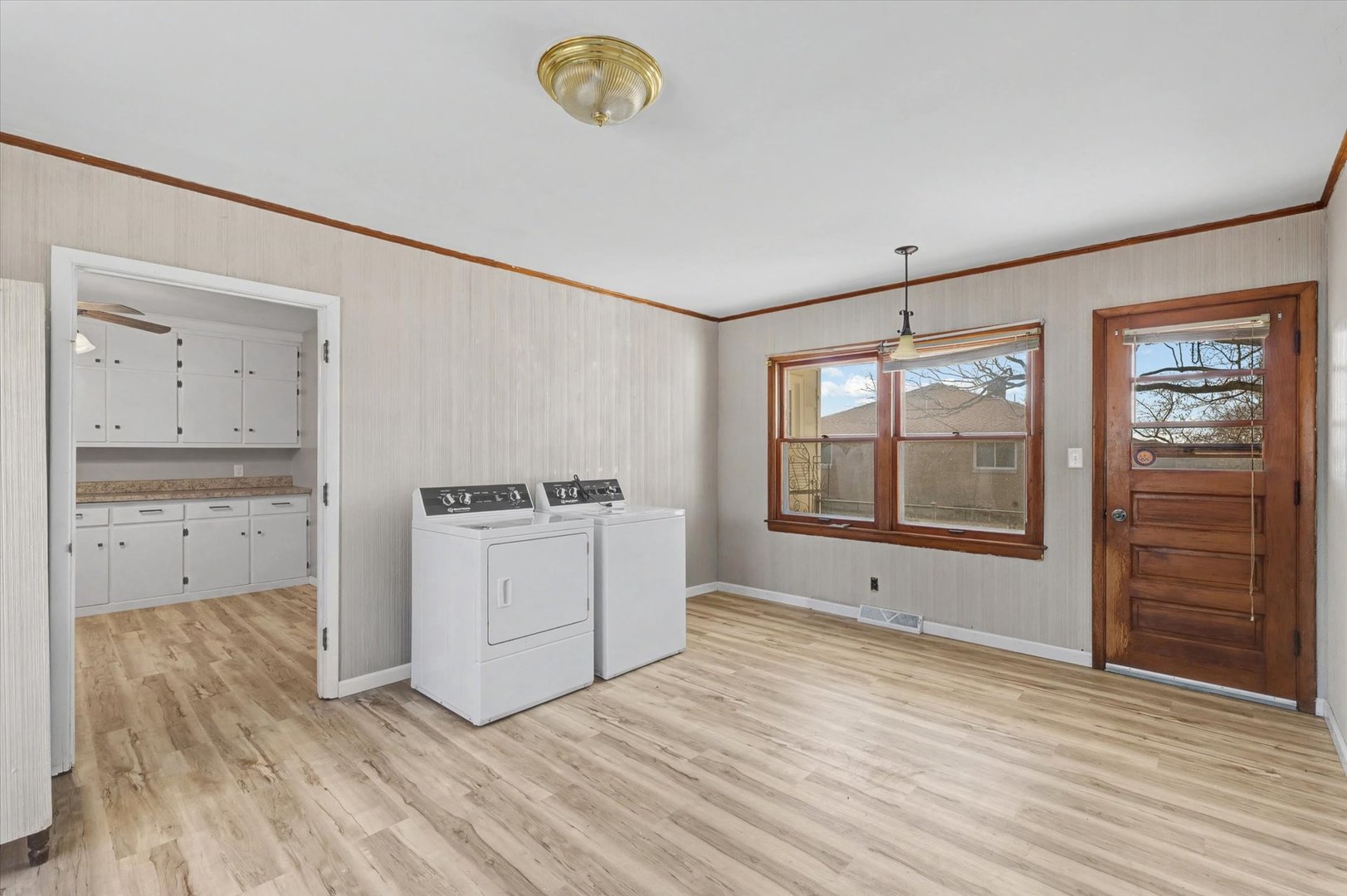 401 Oak Drive Roberts, IL 60962 - Photo 13 of 24