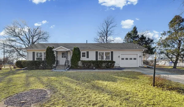 $99,000 | 401 Oak Drive, Roberts, IL 60962