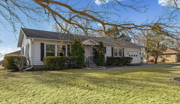 $99,000 | 401 Oak Drive, Roberts, IL 60962