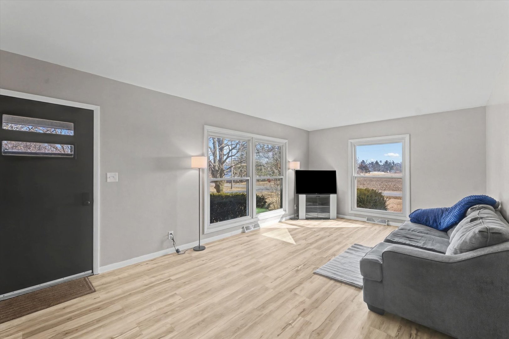 401 Oak Drive Roberts, IL 60962 - Photo 6 of 24