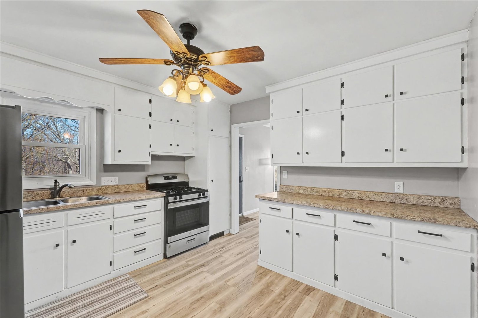 401 Oak Drive Roberts, IL 60962 - Photo 9 of 24