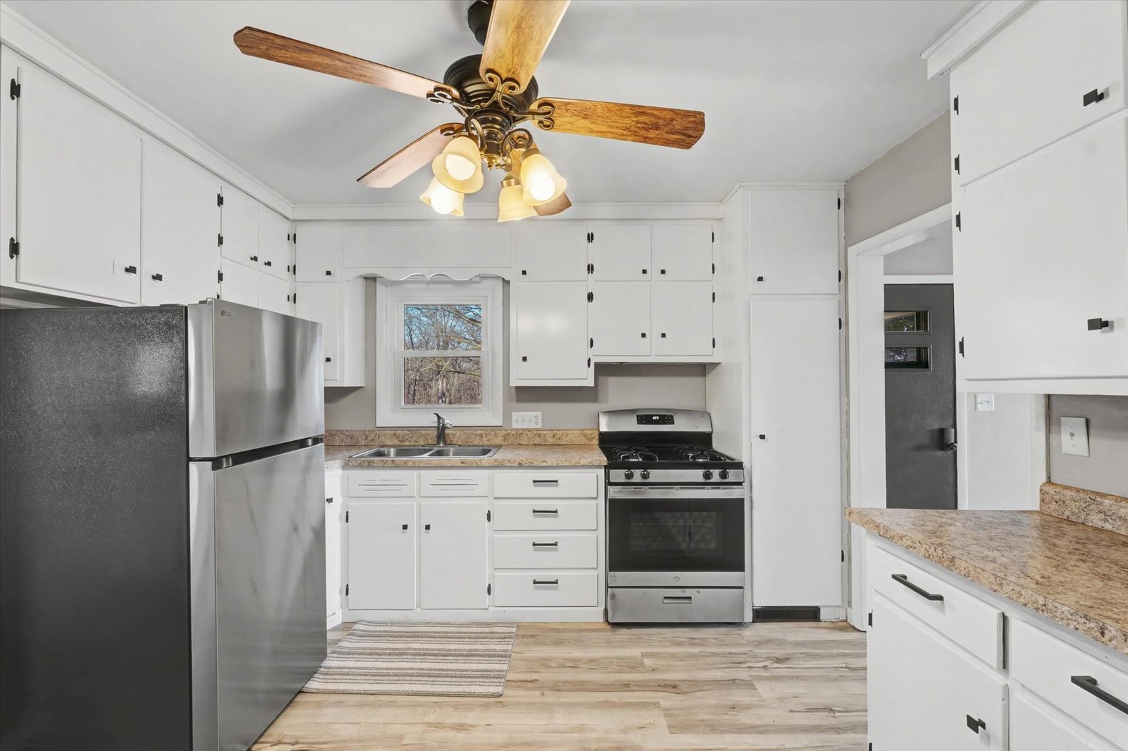 401 Oak Drive Roberts, IL 60962 - Photo 10 of 24