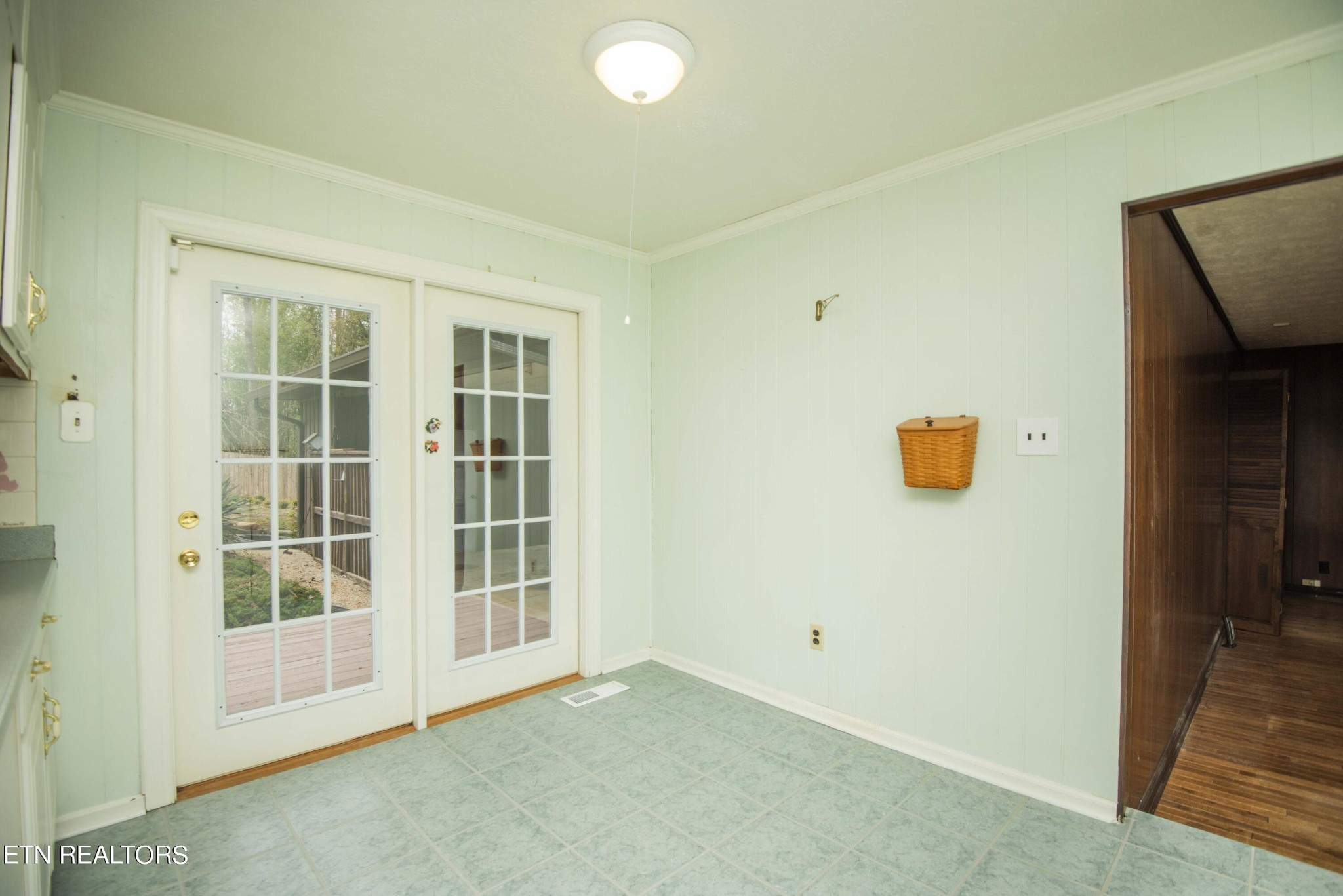 1280 Laurel Road Clinton, TN 37716 - Photo 12 of 36 a view of an empty room with a window