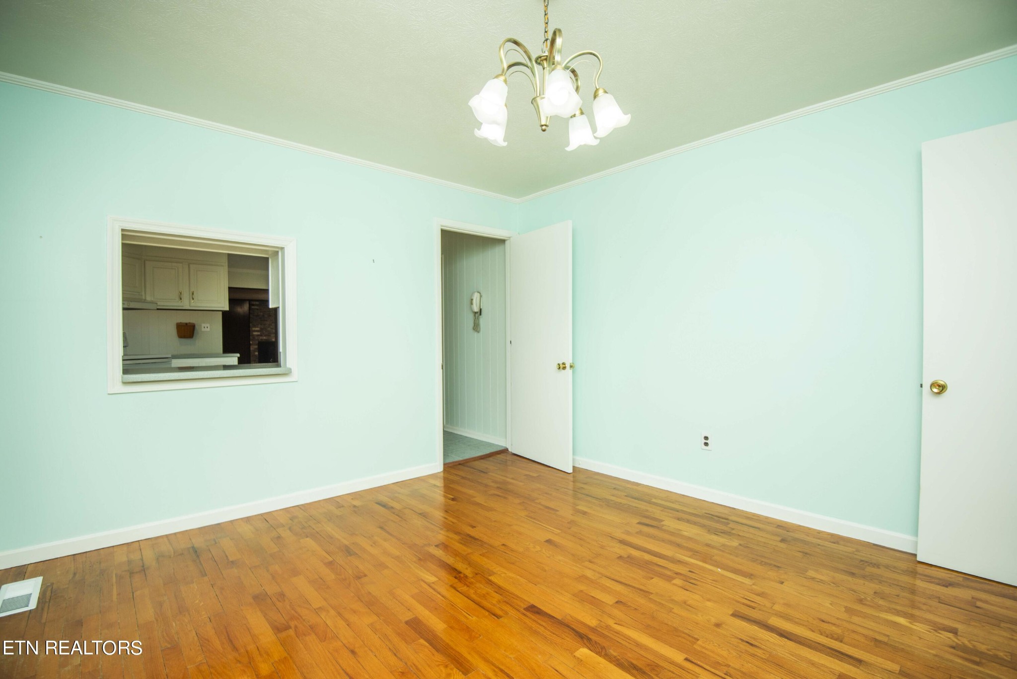 1280 Laurel Road Clinton, TN 37716 - Photo 13 of 36 a view of empty room with wooden floor