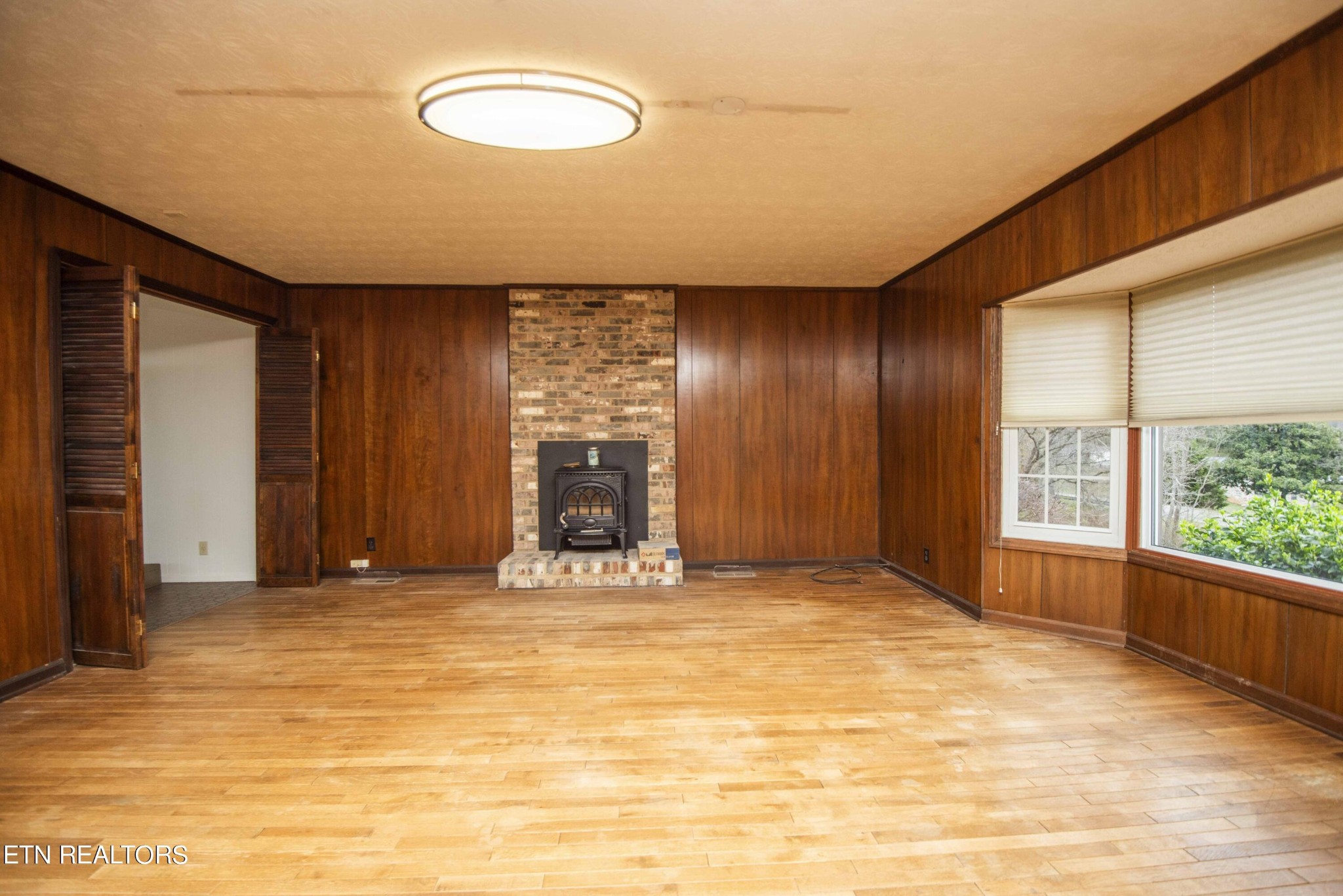 1280 Laurel Road Clinton, TN 37716 - Photo 18 of 36 a view of an empty room with a fireplace