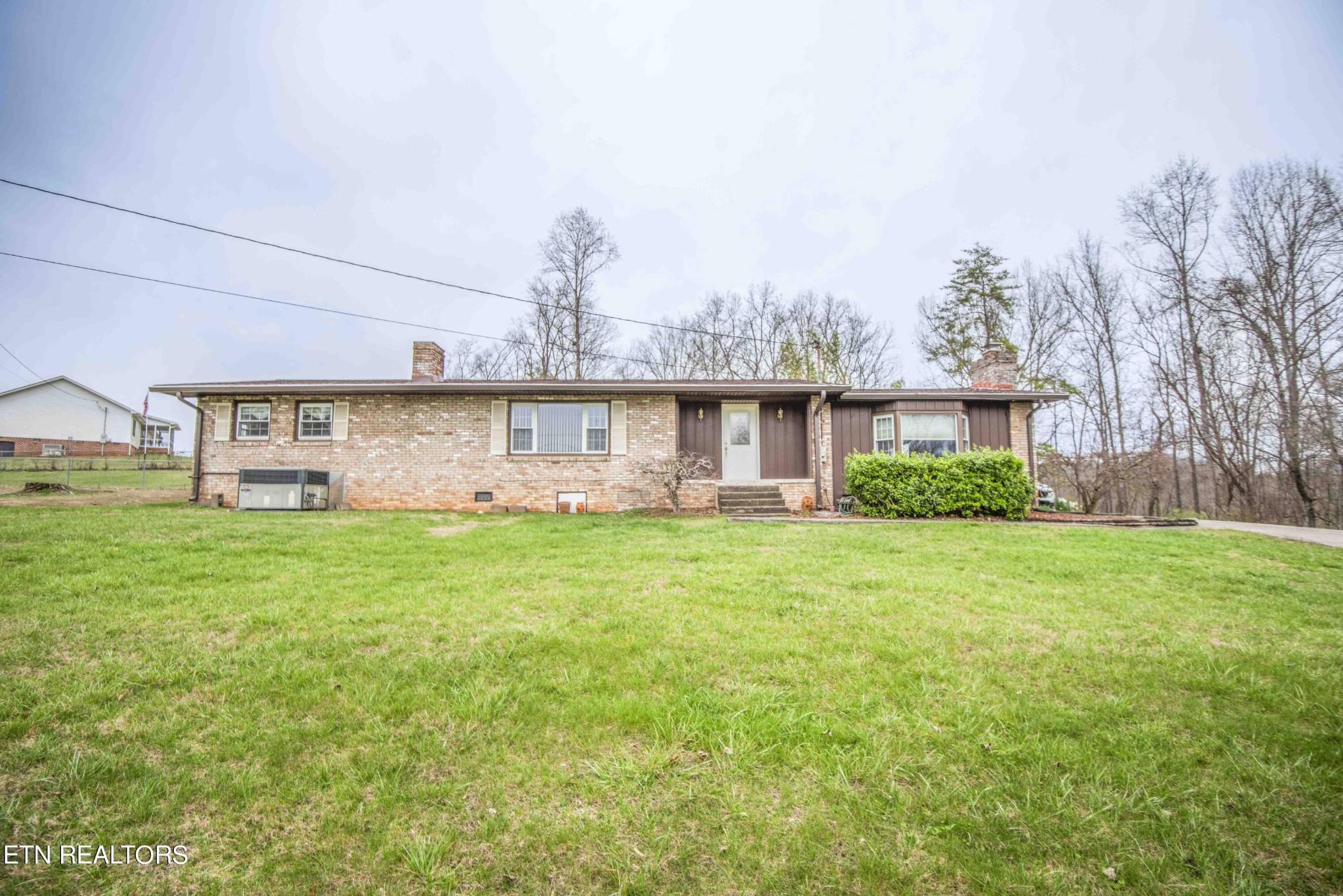 1280 Laurel Road Clinton, TN 37716 - Photo 2 of 36 a view of a house with backyard and garden