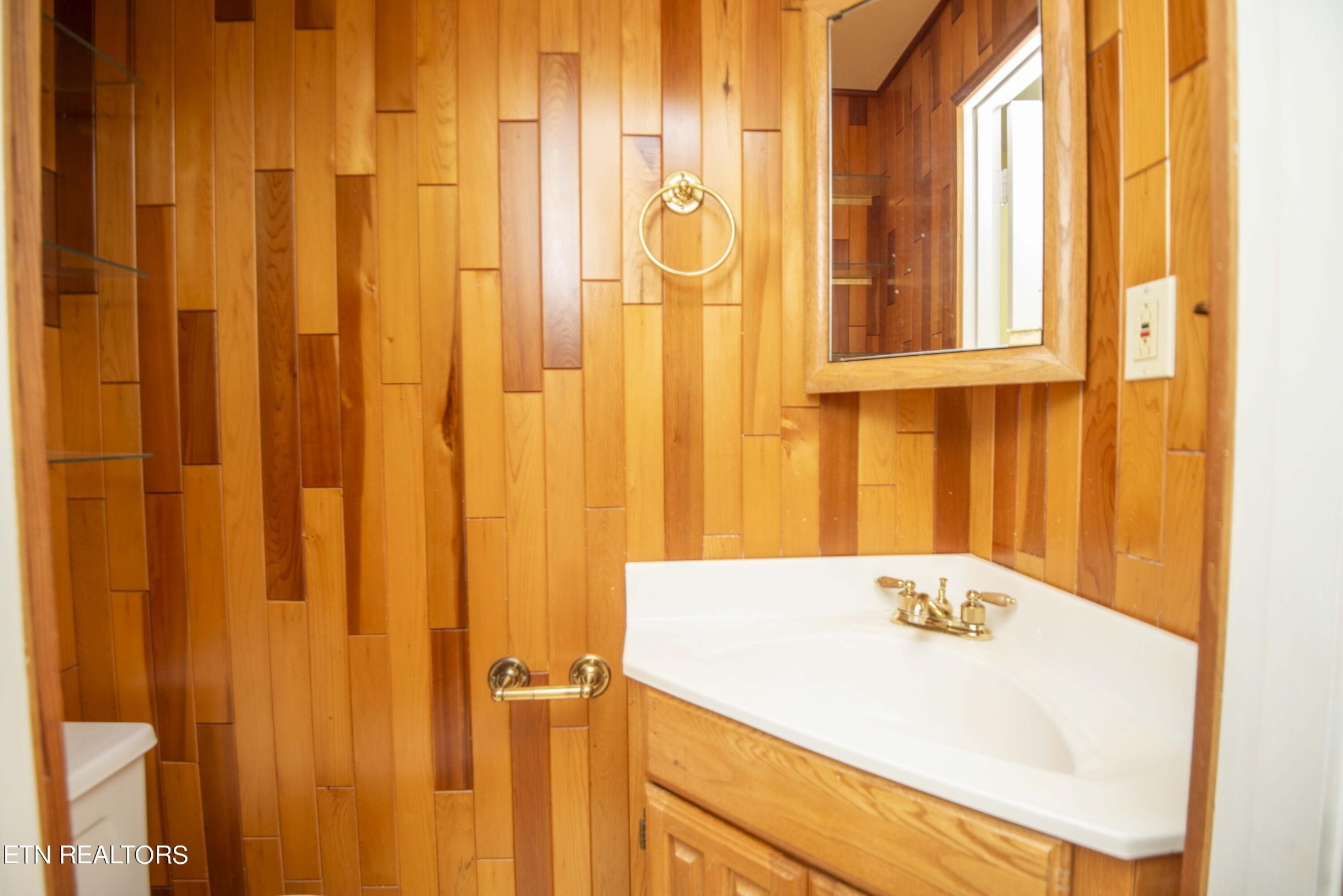 1280 Laurel Road Clinton, TN 37716 - Photo 21 of 36 a bathroom with a granite countertop sink and a bathtub