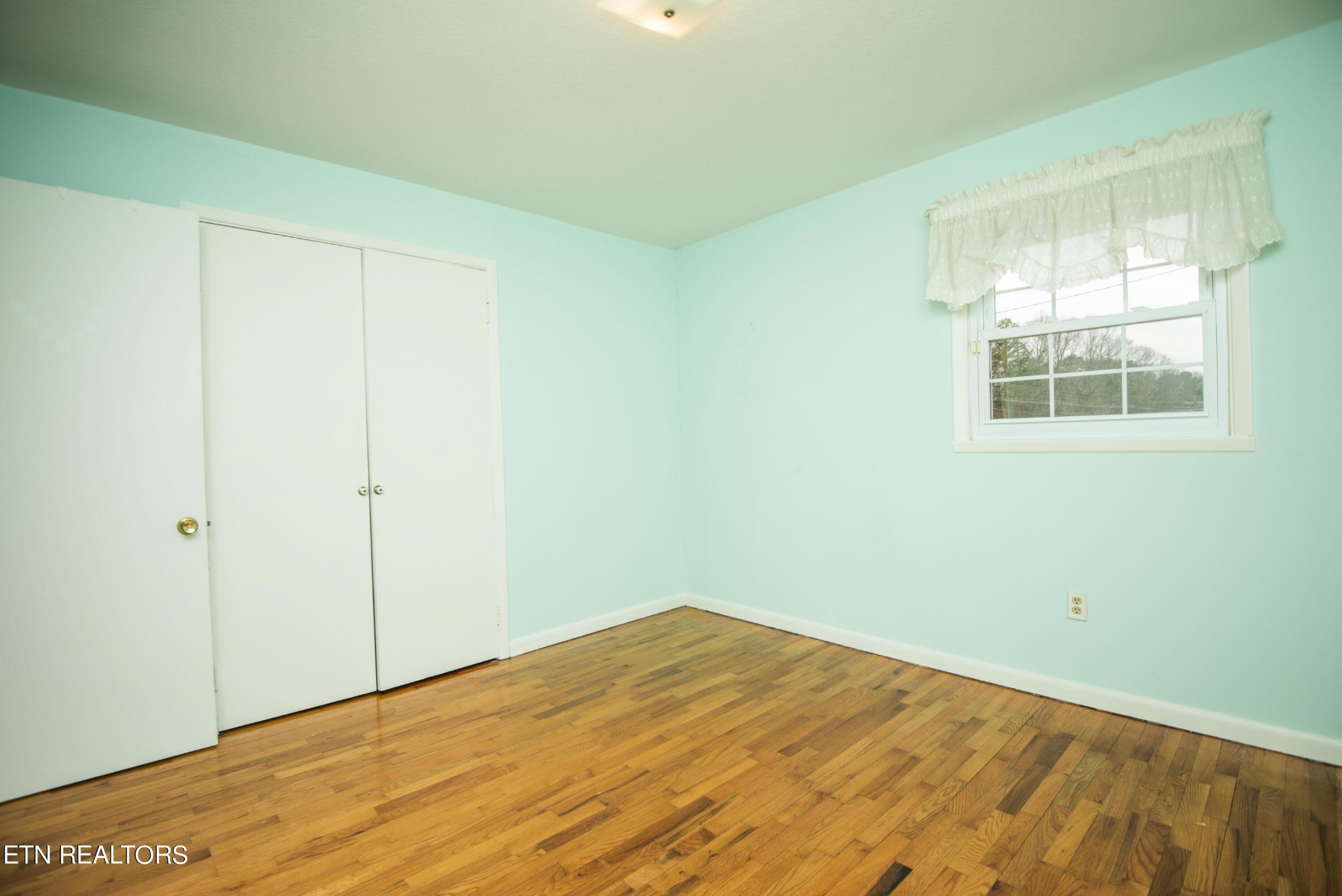 1280 Laurel Road Clinton, TN 37716 - Photo 24 of 36 a view of empty room with wooden floor
