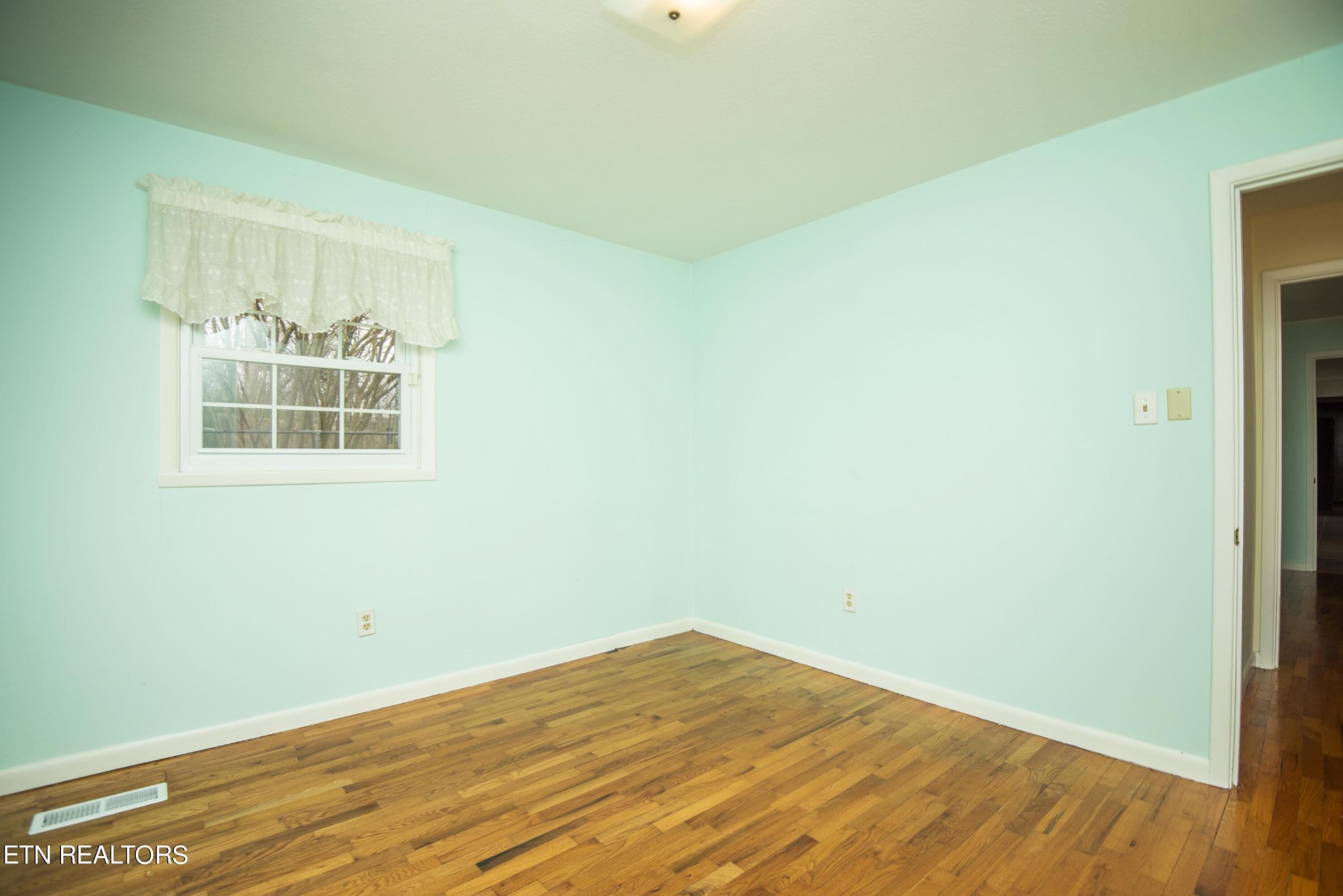 1280 Laurel Road Clinton, TN 37716 - Photo 25 of 36 a view of empty room with wooden floor and fan