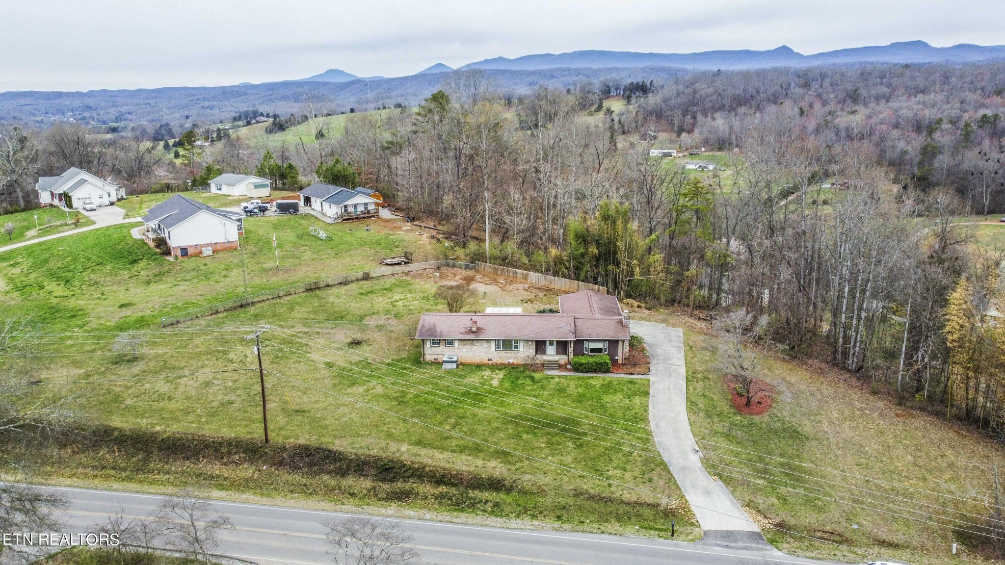 1280 Laurel Road Clinton, TN 37716 - Photo 36 of 36 a view of a patio with mountain view