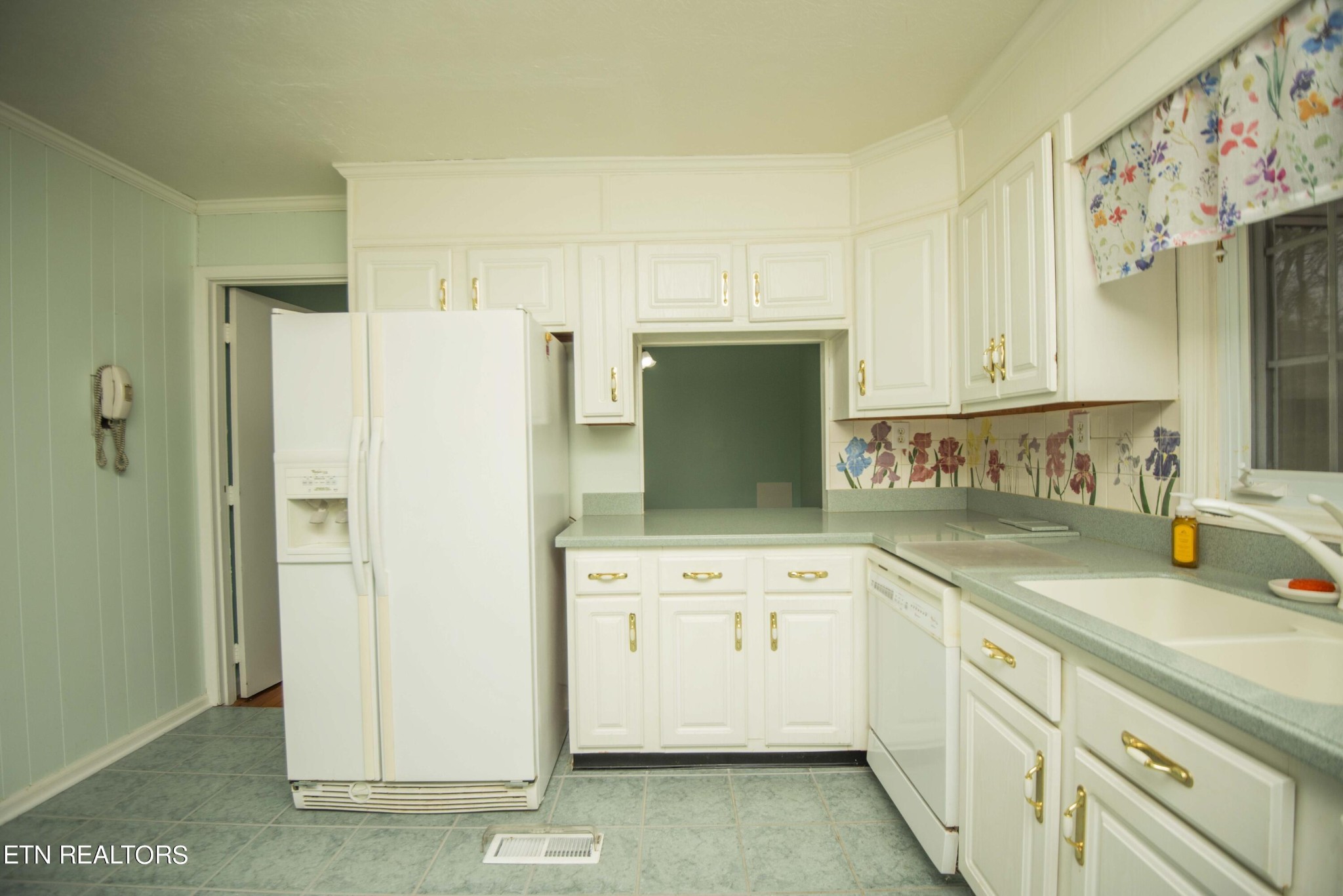 1280 Laurel Road Clinton, TN 37716 - Photo 6 of 36 a kitchen with a refrigerator sink stove and cabinets