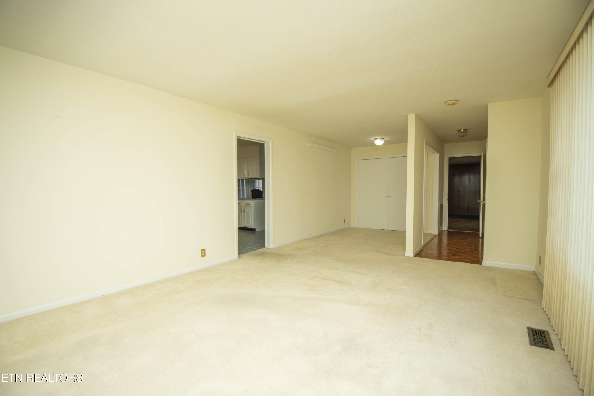 1280 Laurel Road Clinton, TN 37716 - Photo 7 of 36 a view of an empty room