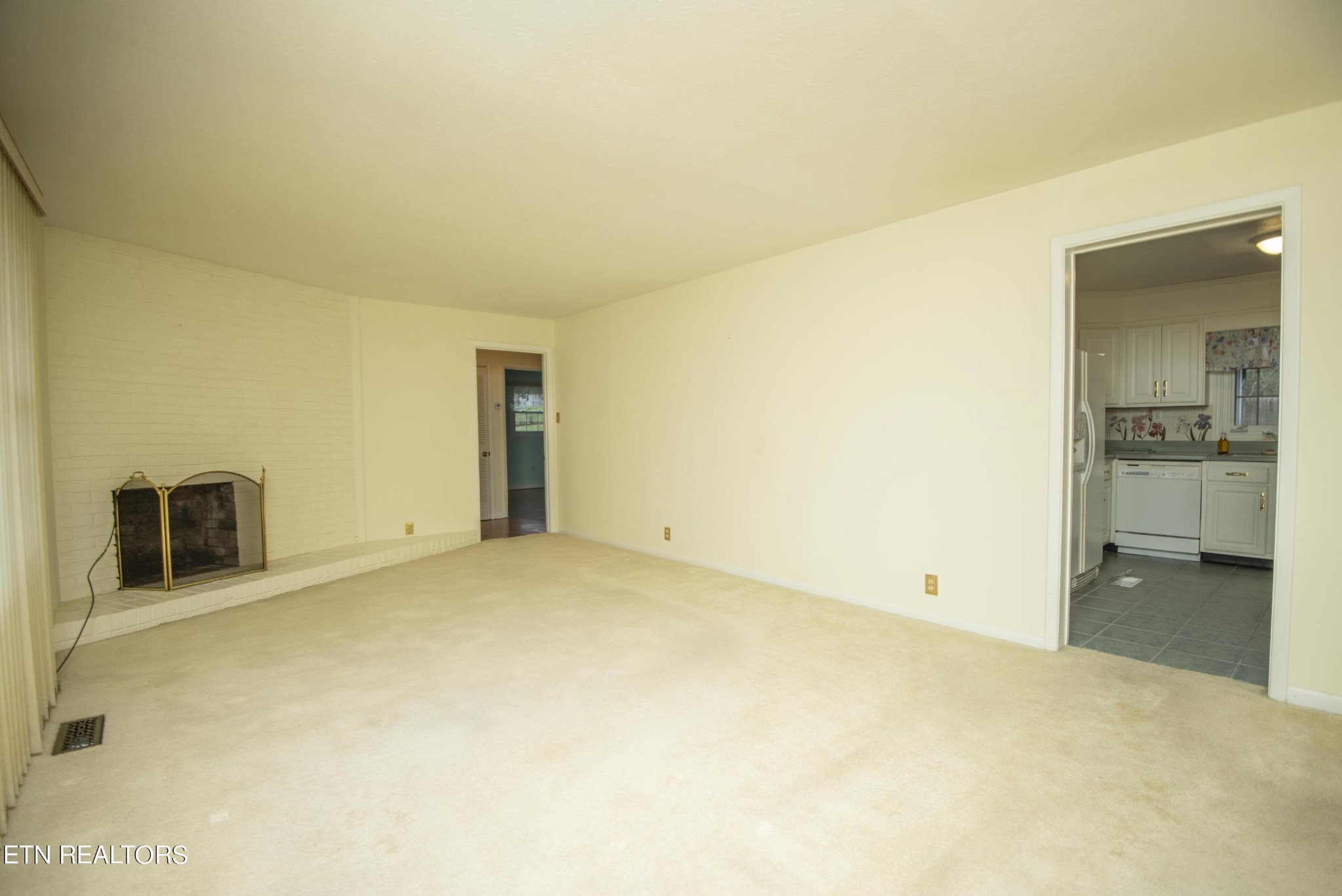 1280 Laurel Road Clinton, TN 37716 - Photo 8 of 36 a view of an empty room