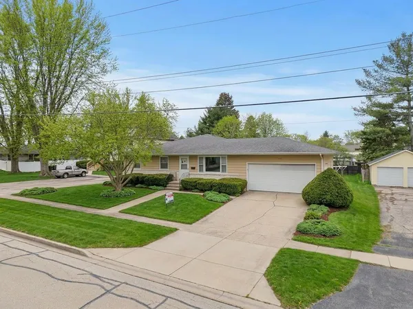 $269,900 | 215 North State Street, Genoa, IL 60135