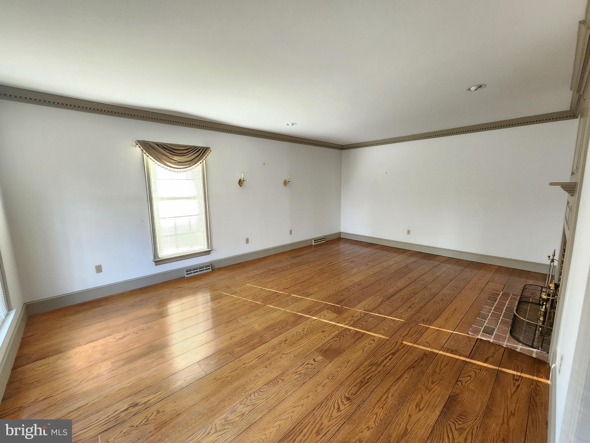71 Pine Valley Road Dover, DE 19904 - Photo 7 of 40 Living room