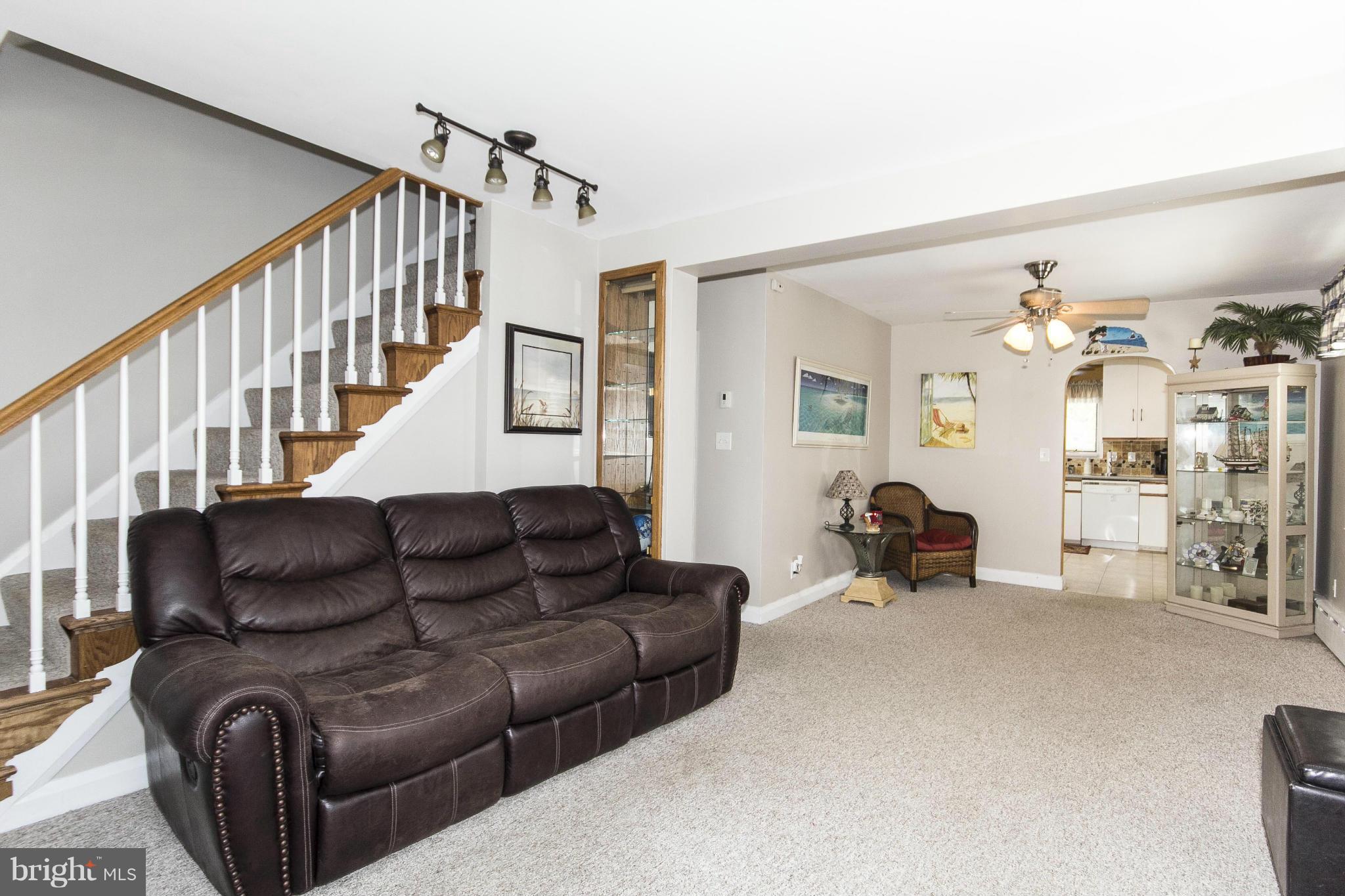 2906 Topaz Road Baltimore, MD 21234 - Photo 2 of 30 Living Room