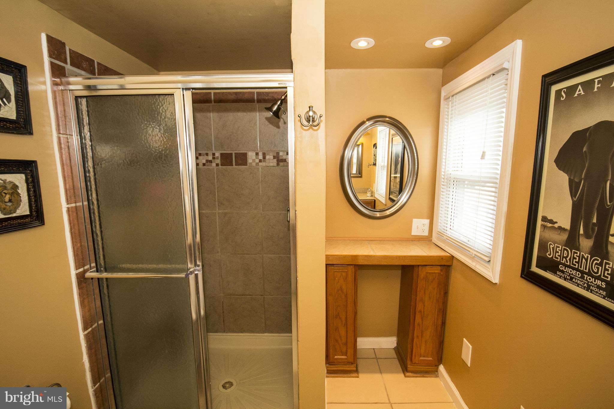 2906 Topaz Road Baltimore, MD 21234 - Photo 19 of 30 Upper level Full Bath