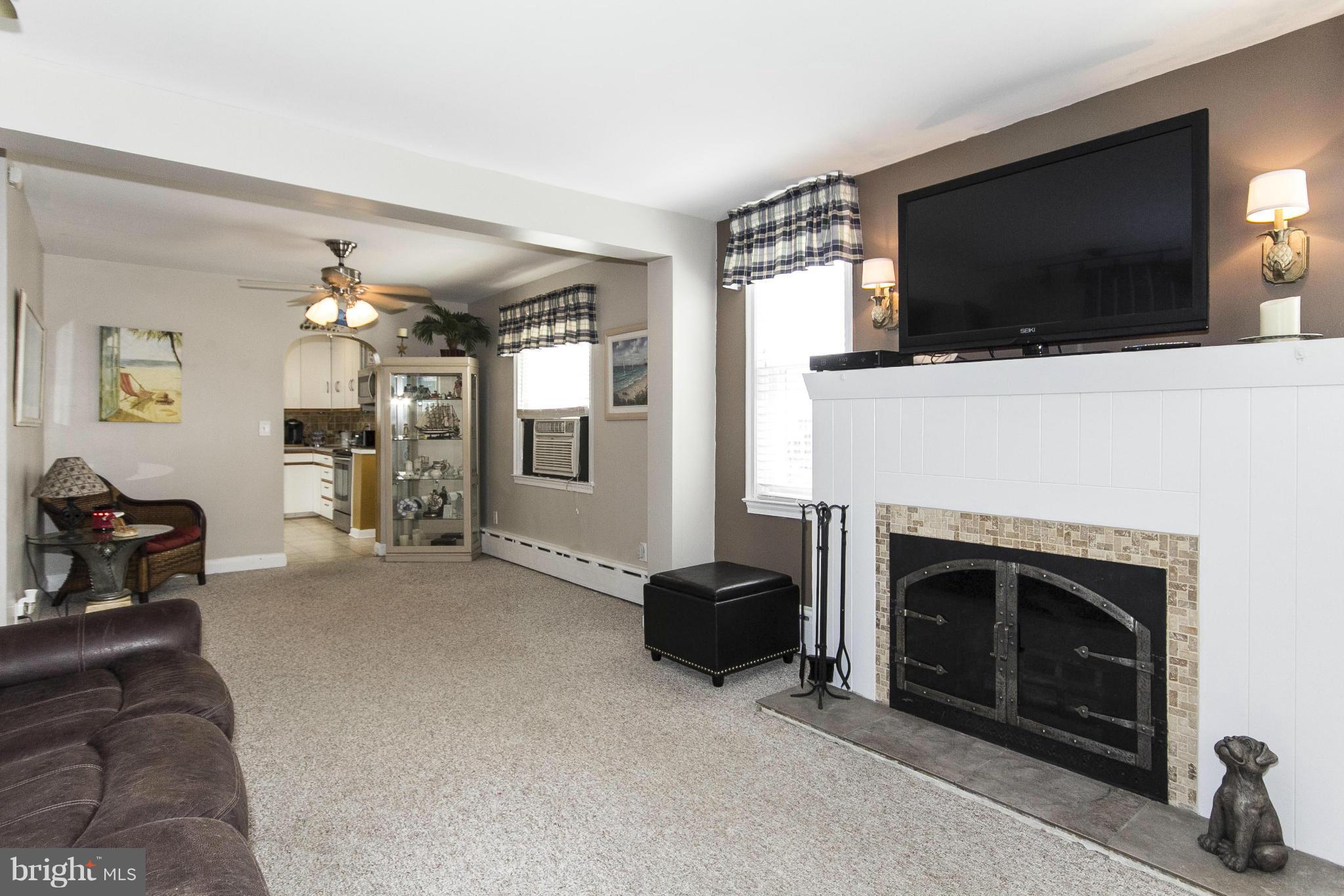 2906 Topaz Road Baltimore, MD 21234 - Photo 3 of 30 Living Room