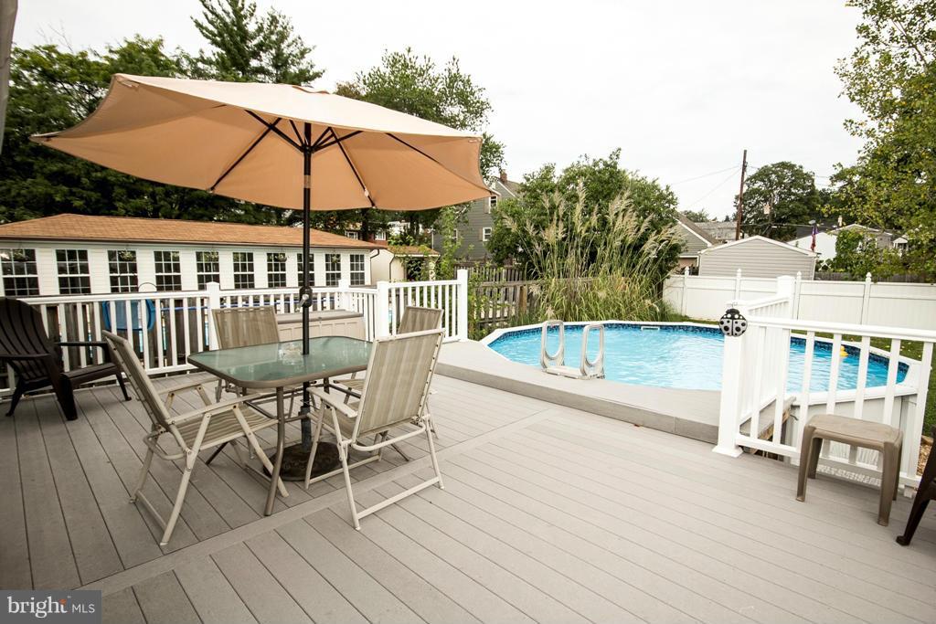 2906 Topaz Road Baltimore, MD 21234 - Photo 27 of 30 Deck
