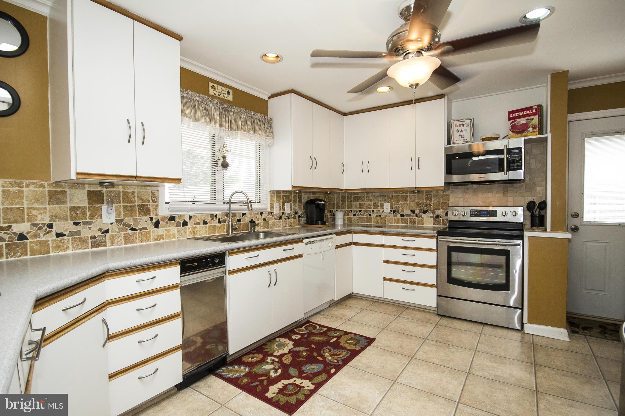 2906 Topaz Road Baltimore, MD 21234 - Photo 6 of 30 Kitchen