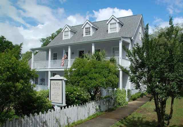 921 Prince Street Georgetown, SC 29440 - Photo 1 of 15
